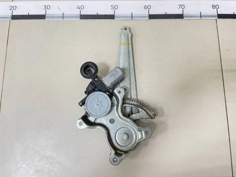 Стеклоподъемник электр. задний левый Toyota Camry (V40) 2006-2011