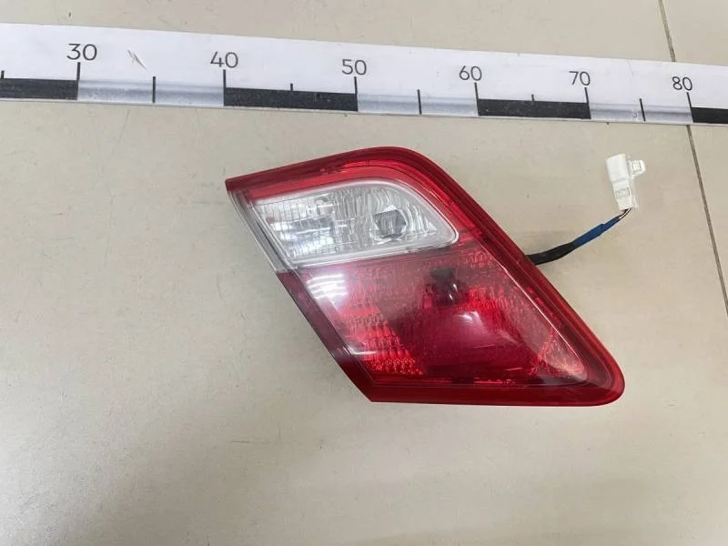 Фонарь задний внутренний левый Toyota Camry (V40) 2006-2011