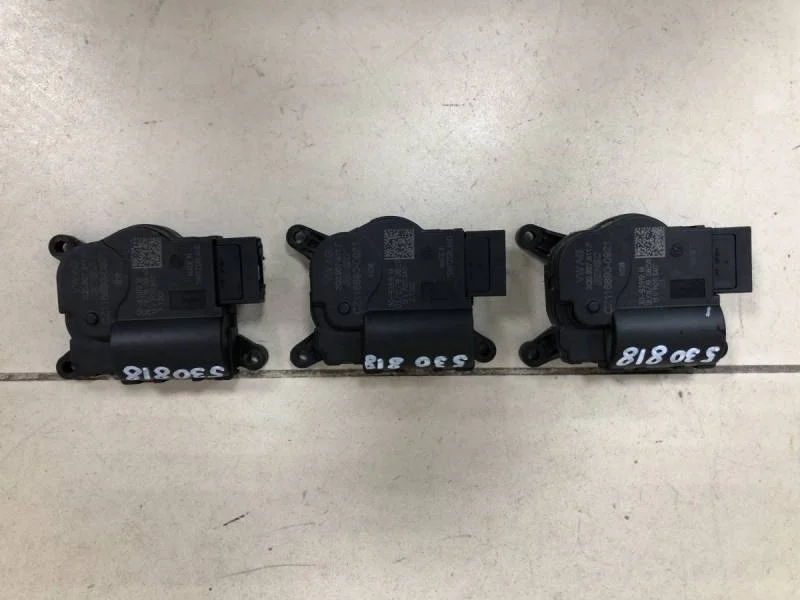 Моторчик заслонки печки Audi Audi Q3 (8U) 2012>