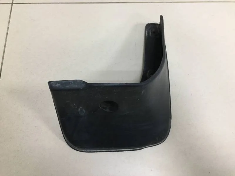 Брызговик задний правый Toyota Corolla E150 2006-2013