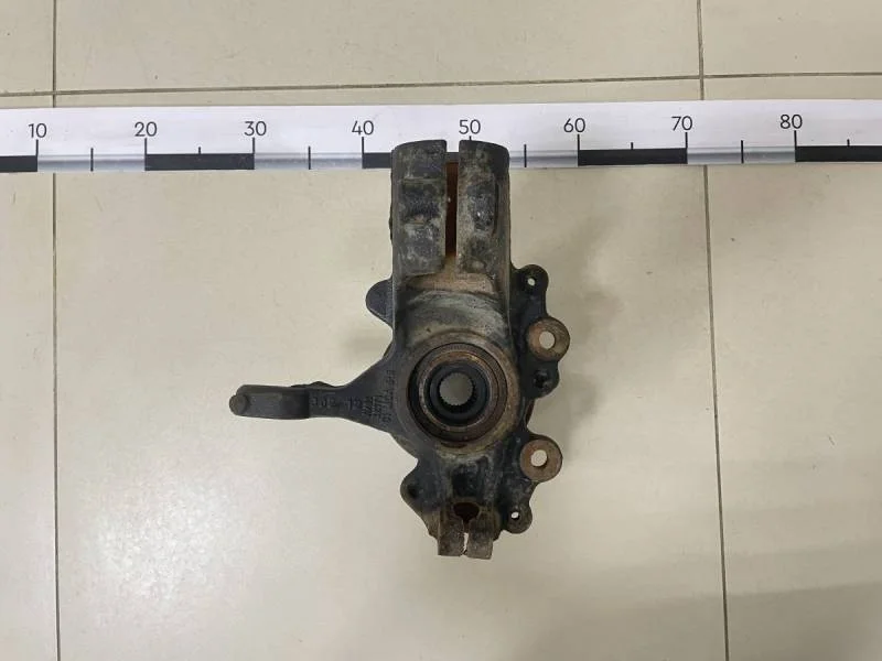 Кулак поворотный передний левый Ford Focus 3 2011>