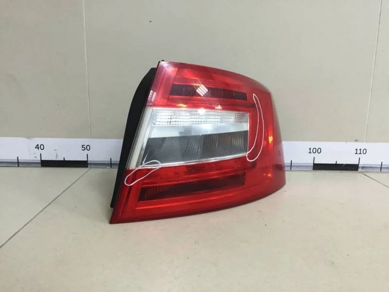 Фонарь задний правый Skoda Octavia (A7) 2013>