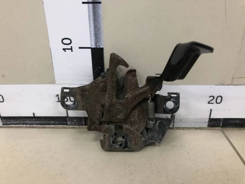 Замок капота Toyota Corolla E150 2006-2013