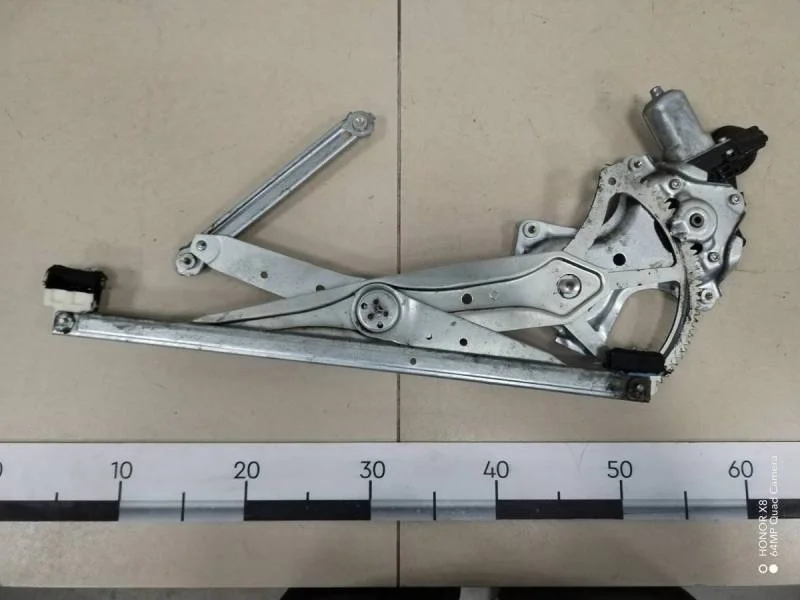 Стеклоподъемник электр. передний правый Toyota Corolla E150 2006-2013