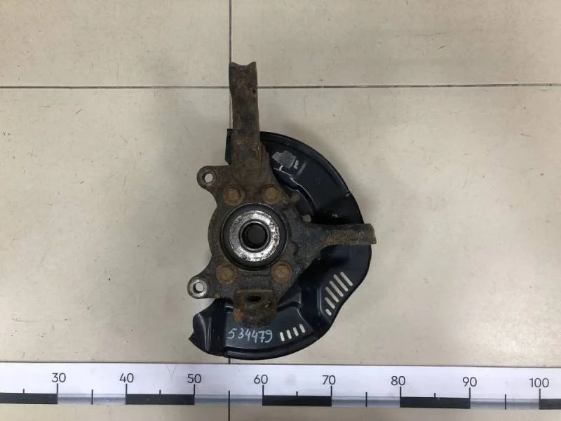 Кулак поворотный передний правый Toyota Corolla E150 2006-2013