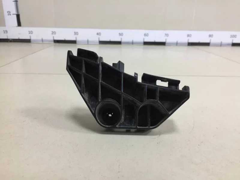 Кронштейн заднего бампера левый Toyota Corolla E150 2006-2013