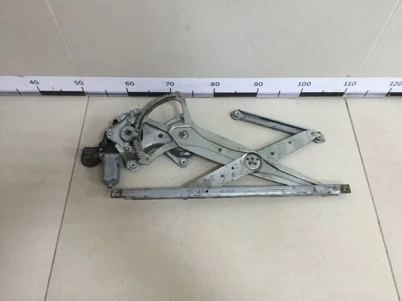 Стеклоподъемник электр. передний правый Toyota Corolla E150 2006-2013