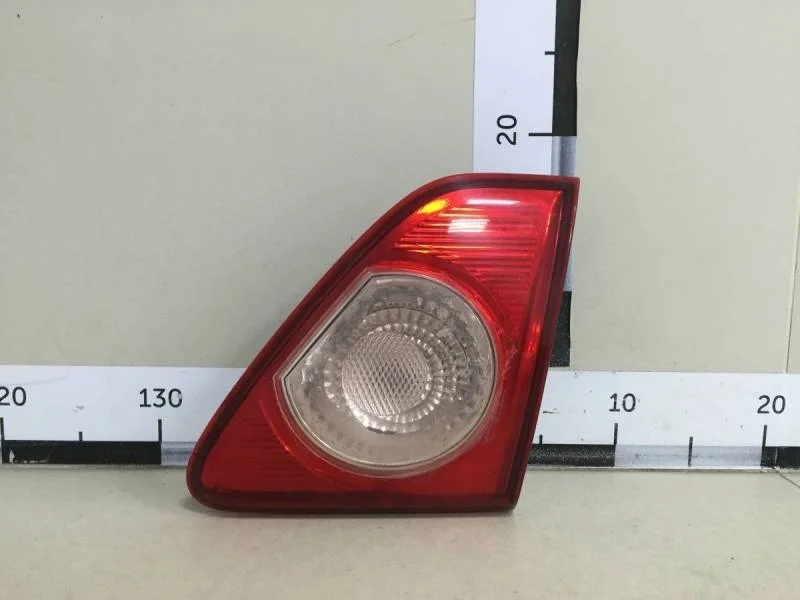 Фонарь задний внутренний правый Toyota Corolla E150 2006-2013