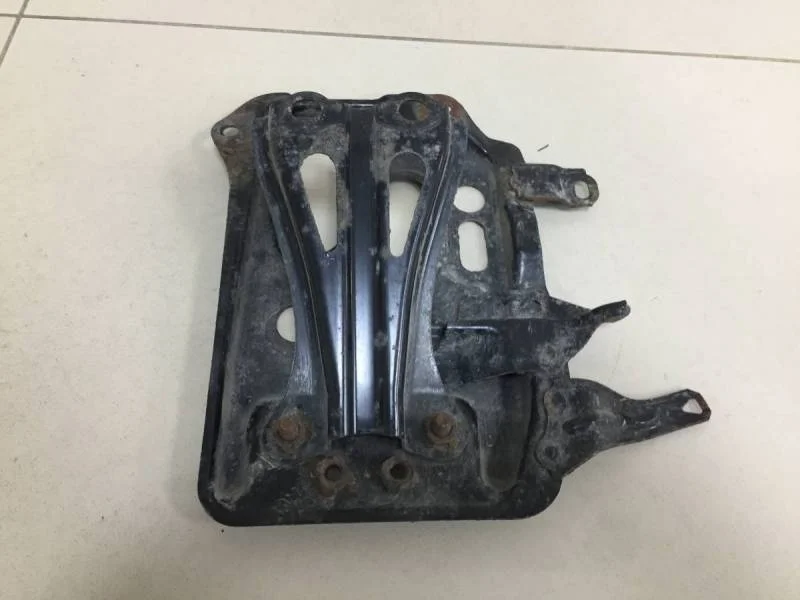 Крепление АКБ (корпус / подставка) Toyota Corolla E150 2006-2013