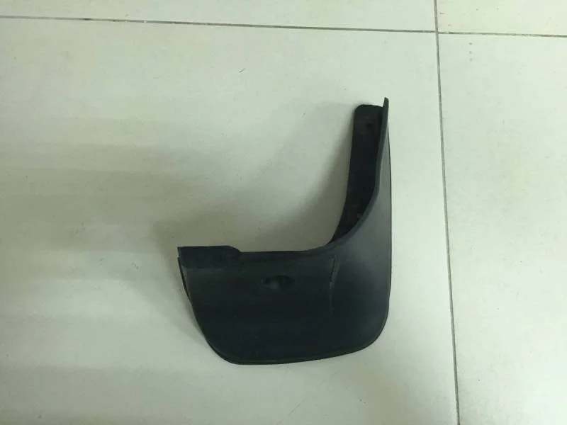 Брызговик задний правый Toyota Corolla E150 2006-2013