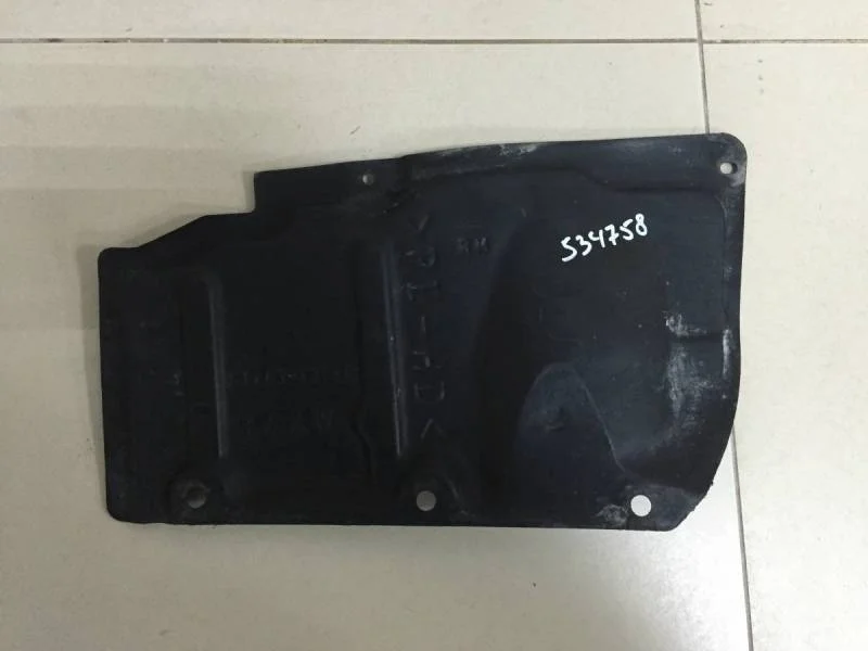 Пыльник двигателя нижний правый Toyota Corolla E150 2006-2013