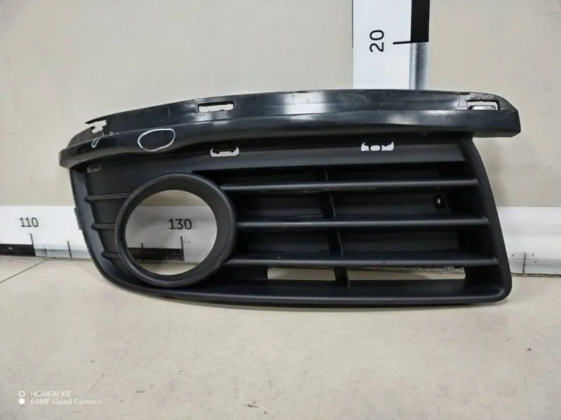 Решетка в бампер правая Volkswagen Jetta (1K) 2006-2011