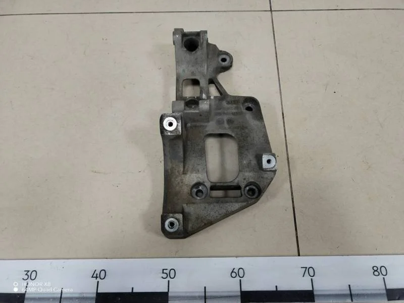 Кронштейн генератора Volkswagen Jetta (1K) 2006-2011