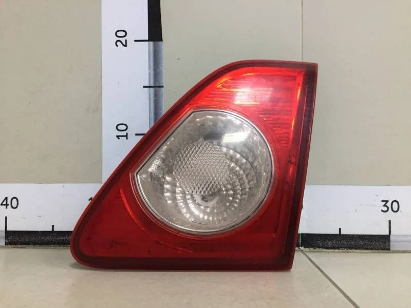 Фонарь задний внутренний правый Toyota Corolla E150 2006-2013