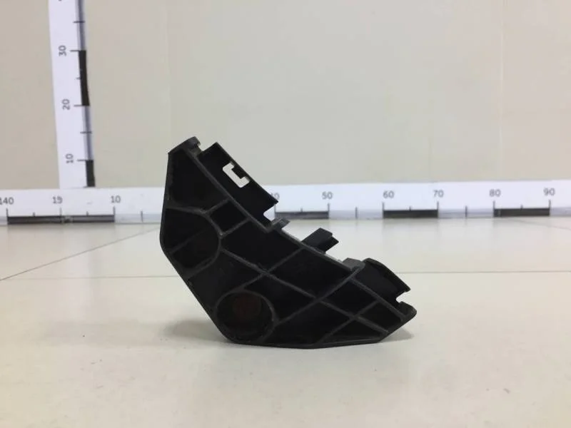 Кронштейн заднего бампера правый Toyota Corolla E150 2006-2013