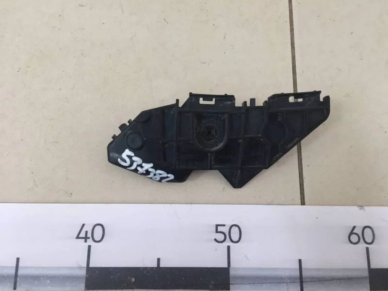 Кронштейн заднего бампера правый Toyota Corolla E150 2006-2013