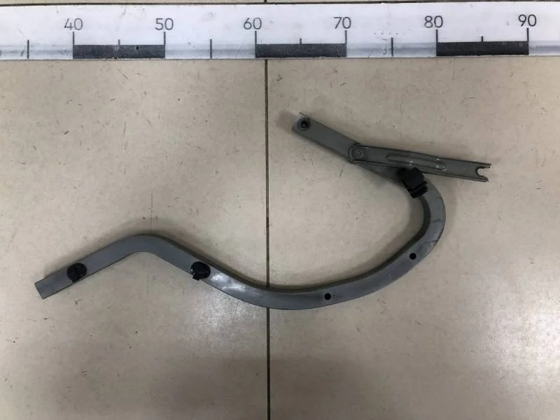 Петля крышки багажника Toyota Corolla E120 2001-2007