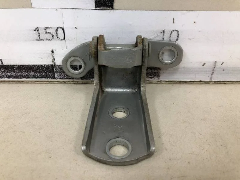Петля двери задней правой нижняя Toyota Corolla E120 2001-2007
