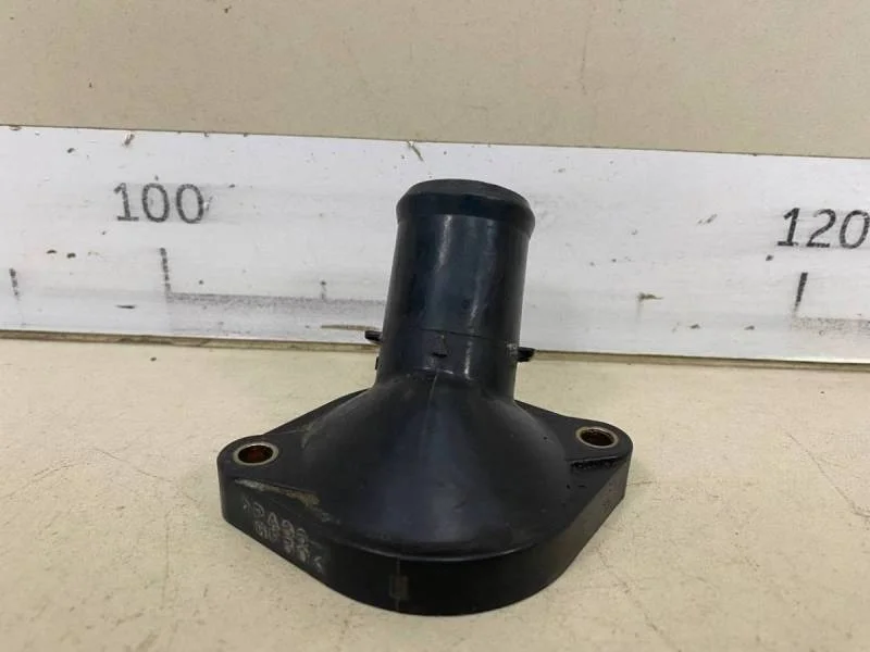 Крышка термостата Toyota Corolla E120 2001-2007