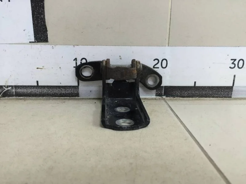 Петля двери задней левой нижняя Toyota Camry (V40) 2006-2011