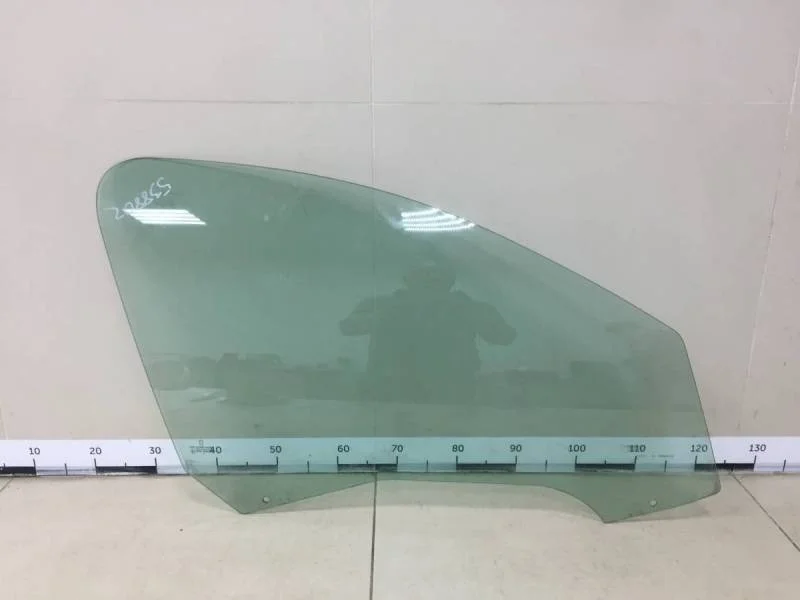 Стекло двери передней правой Peugeot 206 1998-2012