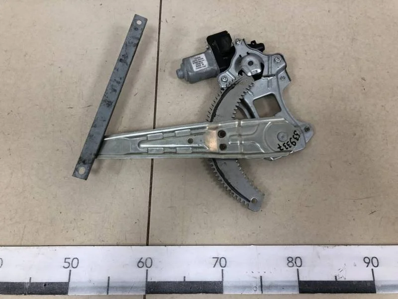 Стеклоподъемник электр. задний левый Nissan Tiida (C11) 2007-2014