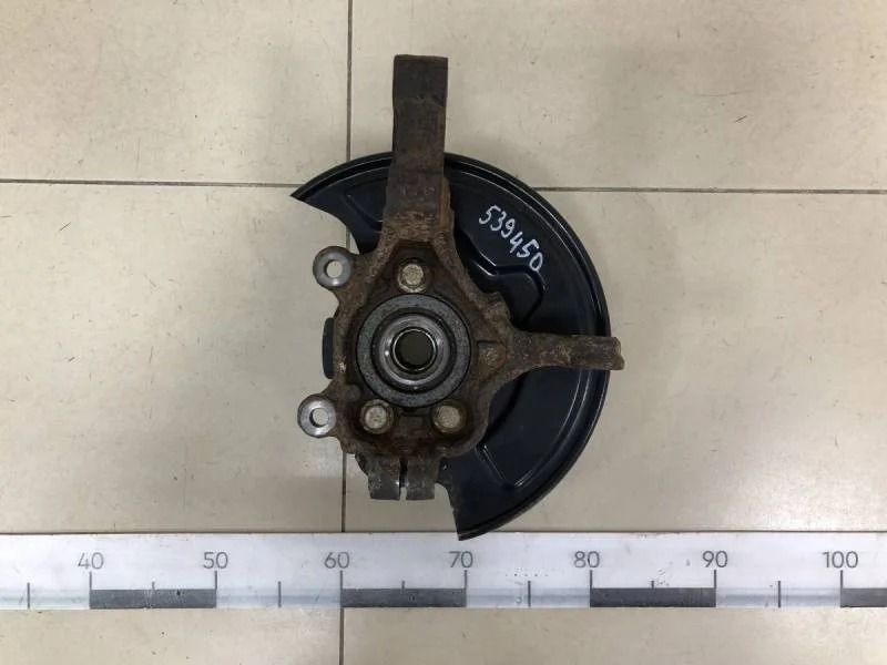 Кулак поворотный передний правый Nissan Tiida (C11) 2007-2014