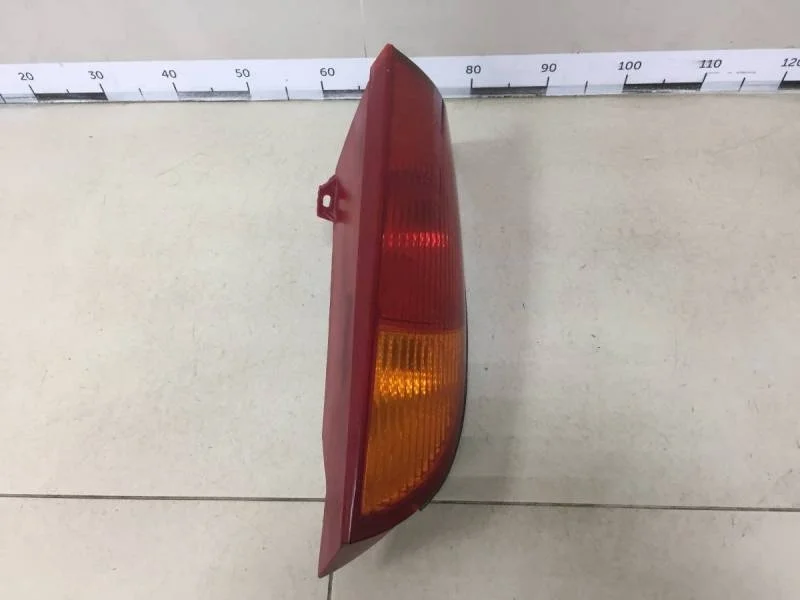 Фонарь задний правый Ford Focus 1 1998-2004