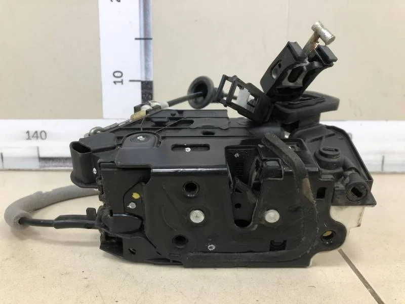 Замок двери задней правой Volkswagen Polo (Sed RUS) 2011>