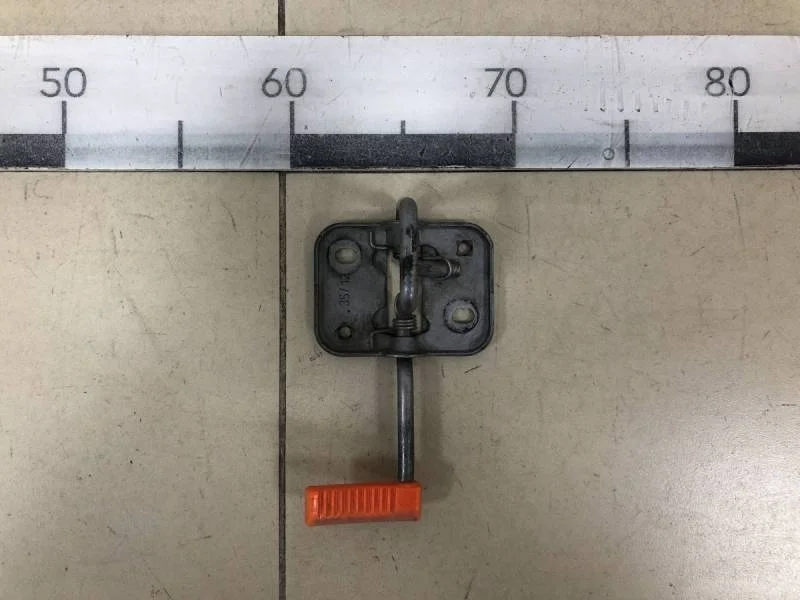 Крючок капота Volkswagen Polo (Sed RUS) 2011>