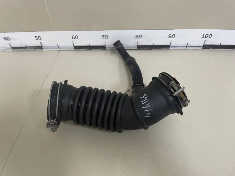 Патрубок воздушного фильтра Toyota Corolla E180 2013>