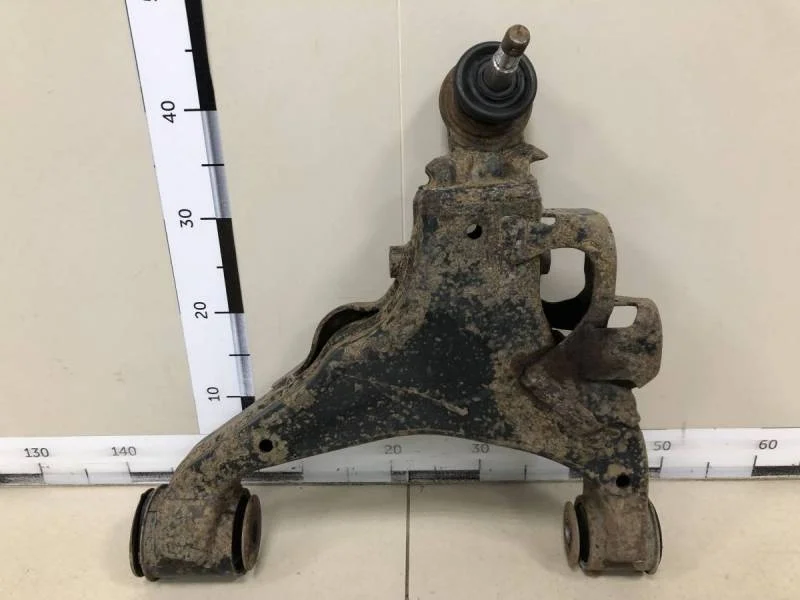 Рычаг передний нижний правый Toyota Land Cruiser (J200) 2007-2015