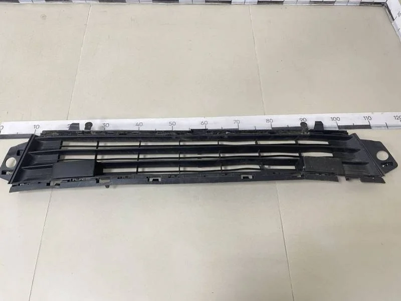 Решетка в бампер центральная Citroen Berlingo (NEW) (B9) 2008>