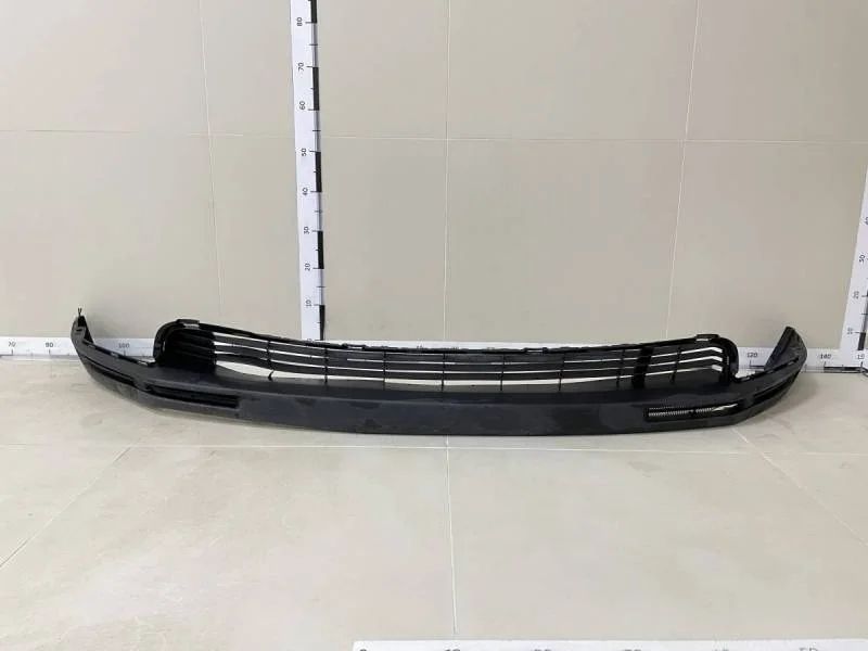 Накладка переднего бампера центральная Toyota Highlander (U50) 2013>