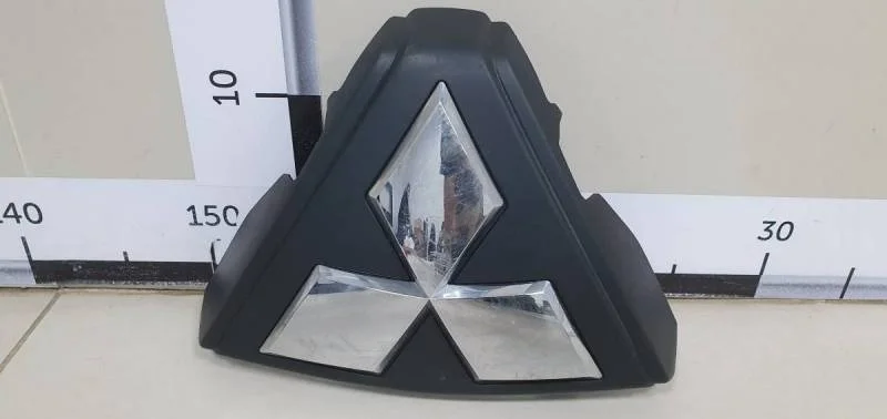 Эмблема Mitsubishi Pajero/Montero Sport (KS) 2015>