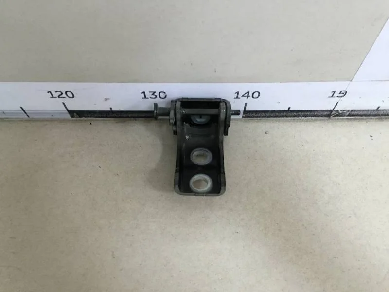 Петля двери передней левой нижняя Peugeot Traveller 2016>