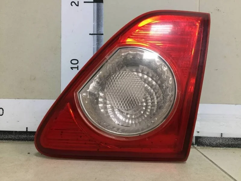 Фонарь задний внутренний правый Toyota Corolla E150 2006-2013