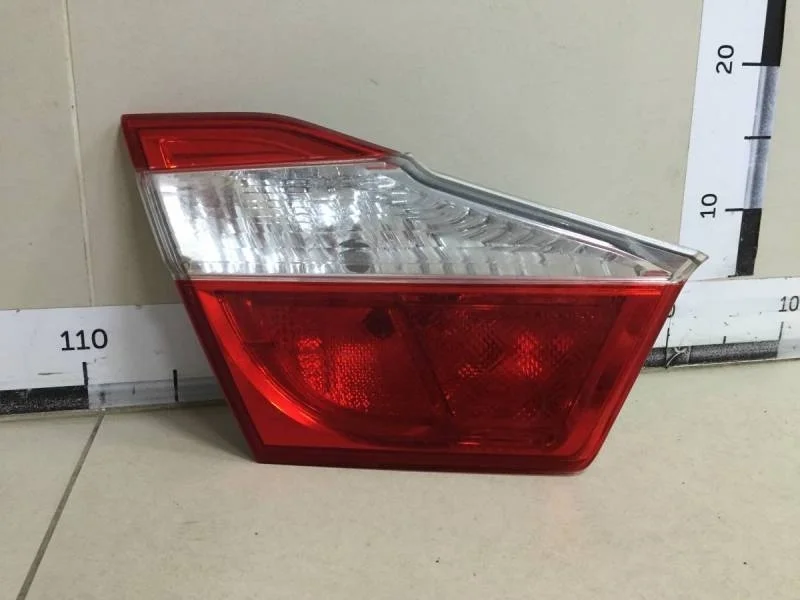 Фонарь задний внутренний левый Toyota Camry (V50) 2011-2017