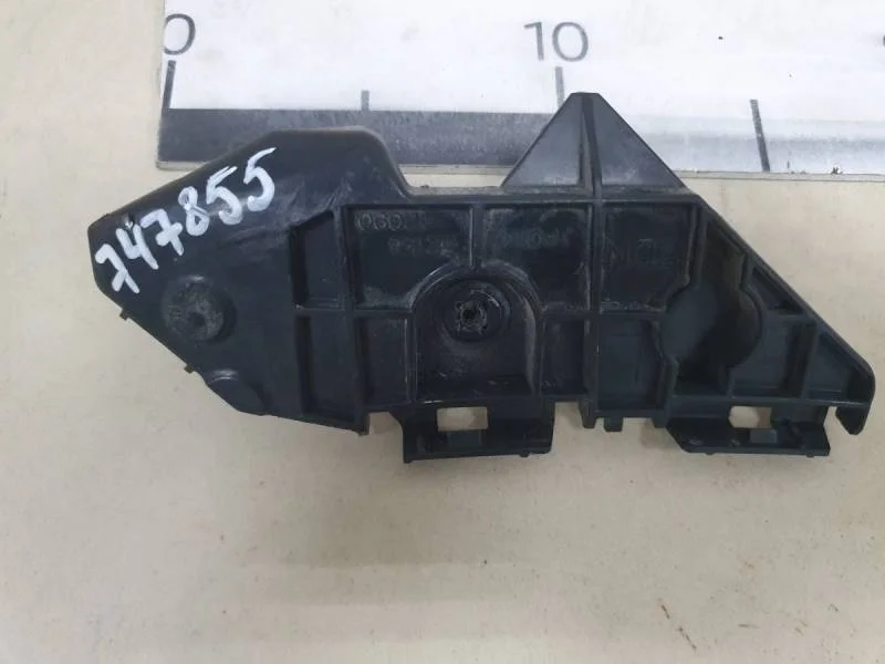 Кронштейн заднего бампера левый Toyota Corolla E150 2006-2013