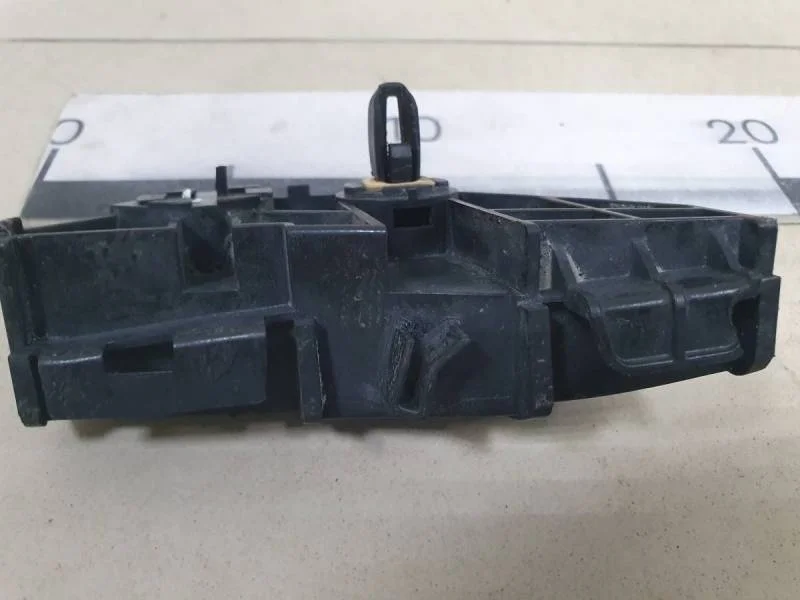 Кронштейн заднего бампера правый Toyota Corolla E150 2006-2013