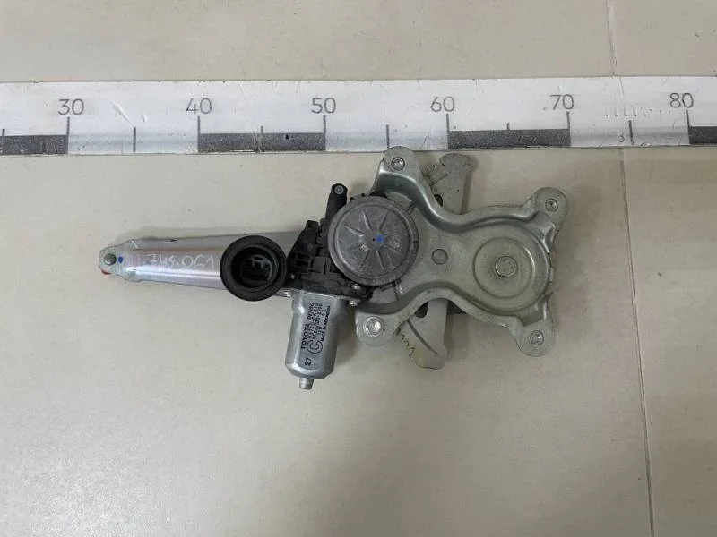 Стеклоподъемник электр. задний правый Toyota Camry (V40) 2006-2011