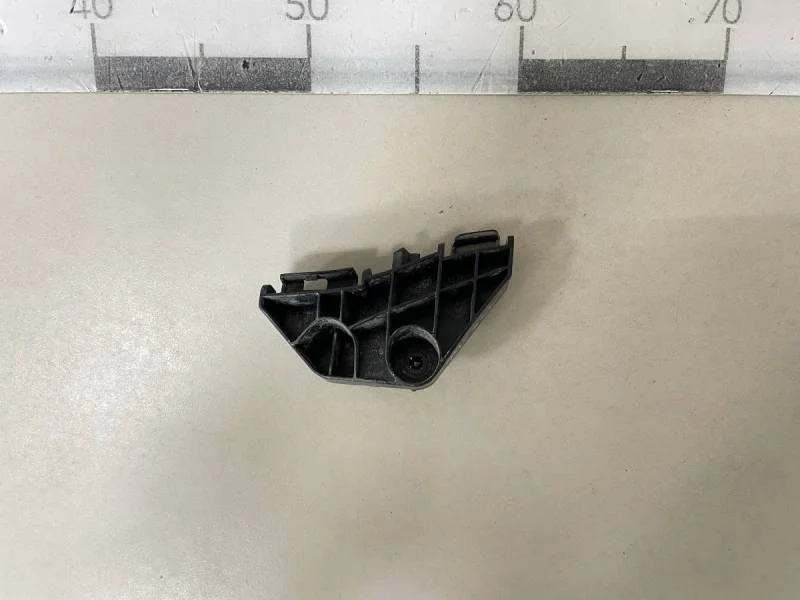 Кронштейн заднего бампера правый Toyota Corolla E150 2006-2013