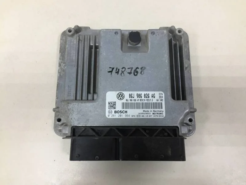 Блок управления двигателем Volkswagen Passat B6 2005-2010