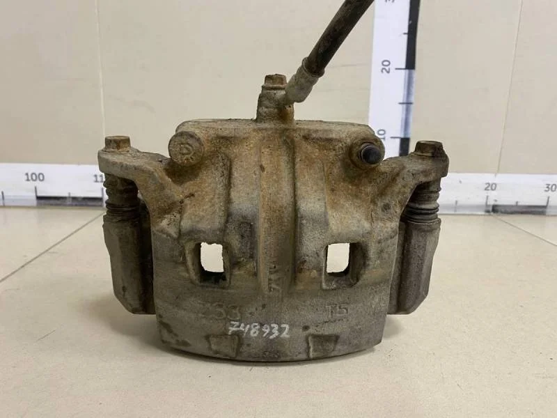 Суппорт передний правый Nissan Navara (D40) 2005-2015