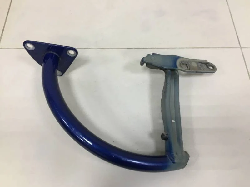 Петля крышки багажника Volkswagen Passat B6 2005-2010