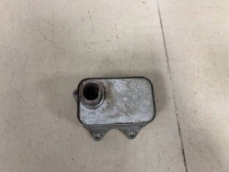 Радиатор масляный Volkswagen Passat B6 2005-2010