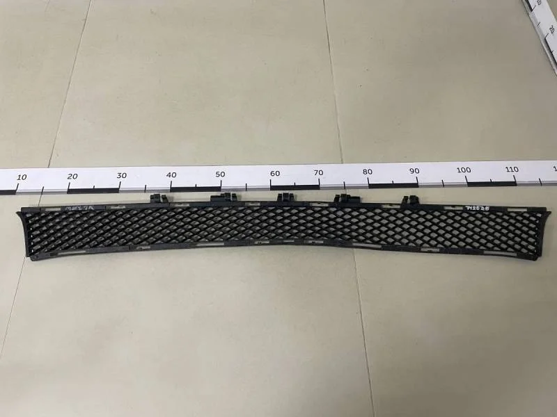 Решетка в бампер центральная Mercedes-Benz E-Class (W213) 2016>