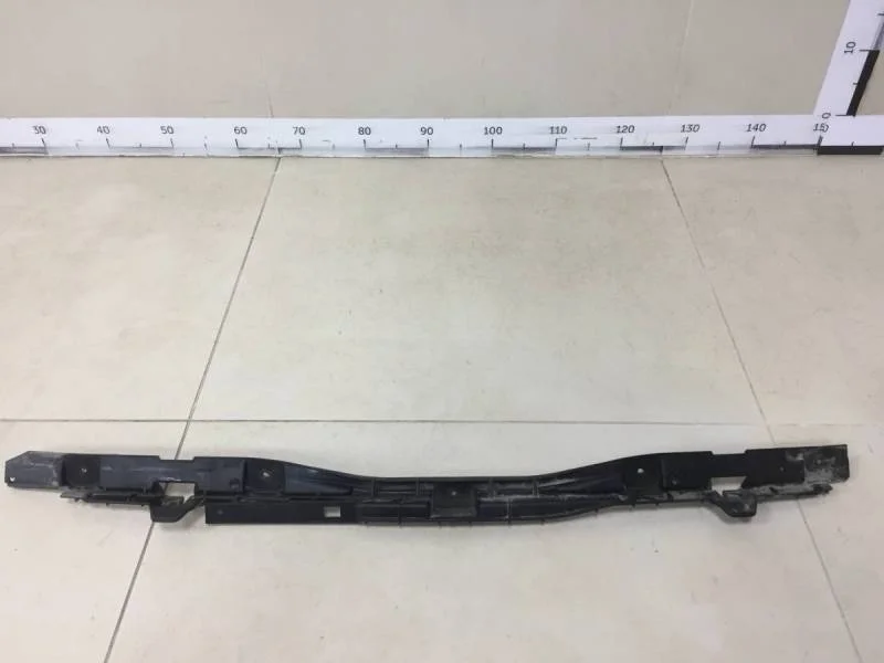 Направляющая заднего бампера Opel Astra H / Family 2004-2015