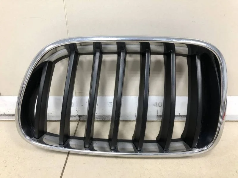 Решетка радиатора левая BMW X3 F25 2010-2017