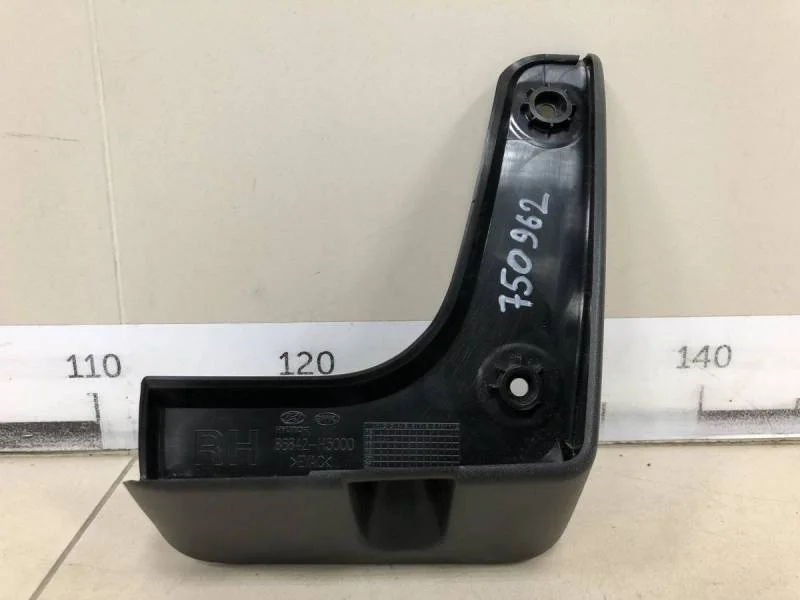 Брызговик задний правый Hyundai Solaris 2017>